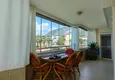 Dostępny zakup Panoramiczny apartament z dwiema sypialniami i meblami, przeszklony balkon w Mahmutlar 17 
