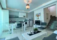 Dostępny zakup Dwupoziomowy penthouse 3+1 z meblami i przeszklonym balkonem w okolicy Oba. Nieruchomość na zezwolenie na pobyt  3 