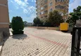 Kupić Apartament 2+1 z meblami, przeszklonym balkonem i widokiem na morze, centrum Alanya 4