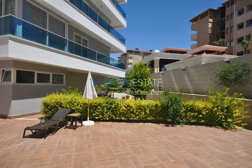 Dwupoziomowy penthouse w Tosmur jest przestronny z meblami i widokiem na morze 16 