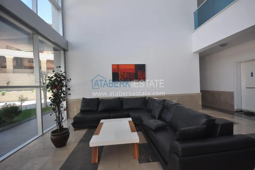 Dwupoziomowy penthouse w Tosmur jest przestronny z meblami i widokiem na morze 20 