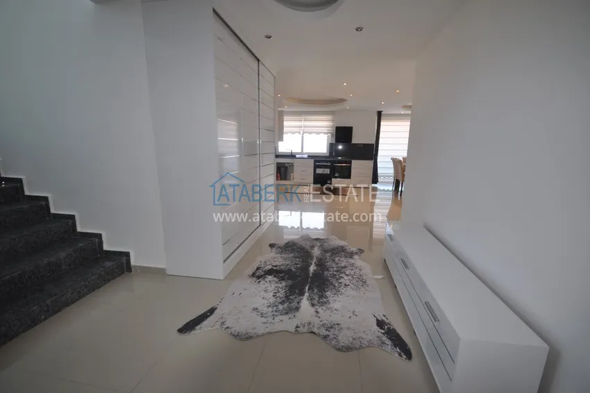 Kupuj  Dwupoziomowy penthouse w Tosmur jest przestronny z meblami i widokiem na morze 1 