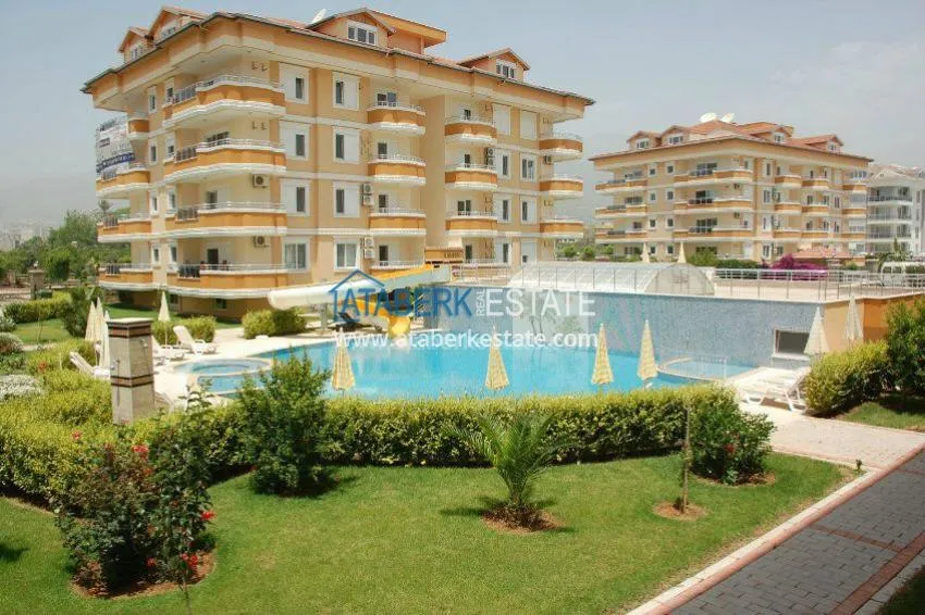 Dwupoziomowy penthouse w Oba z meblami w komfortowym kompleksie 3 
