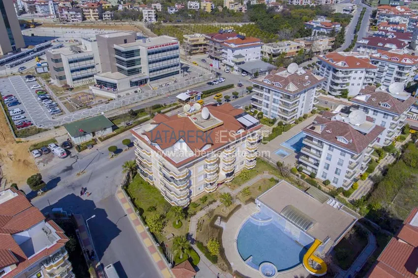 Dwupoziomowy penthouse w Oba z meblami w komfortowym kompleksie 9 