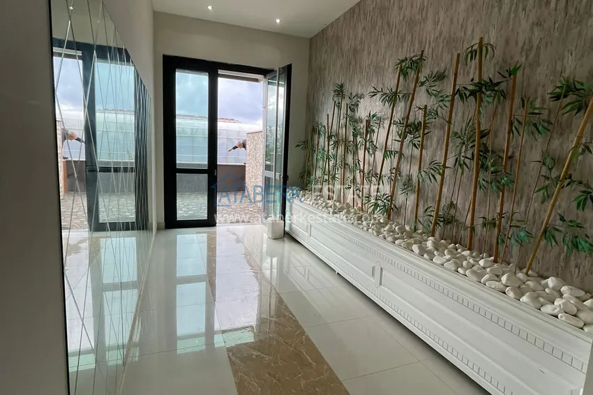 Dwupoziomowy penthouse w rozmiarze king-size w Kargicak z doskonałym wykończeniem 6 