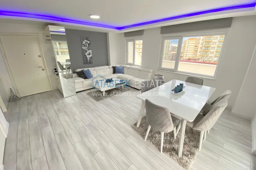 Kupuj Dwupoziomowy penthouse w Mahmutlarze z meblami w zadbanym kompleksie 1