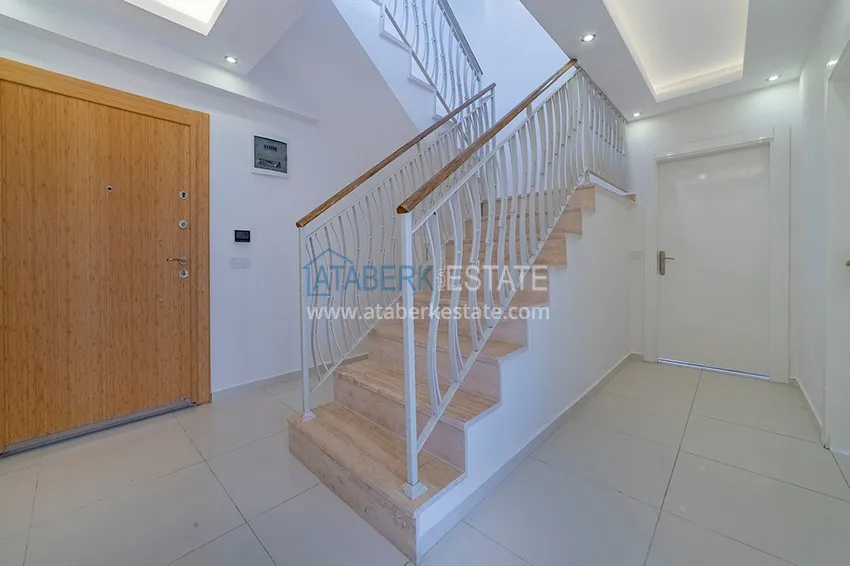 Kupuj Dwupoziomowy penthouse w Mahmutlarze z widokiem na morze i góry 1
