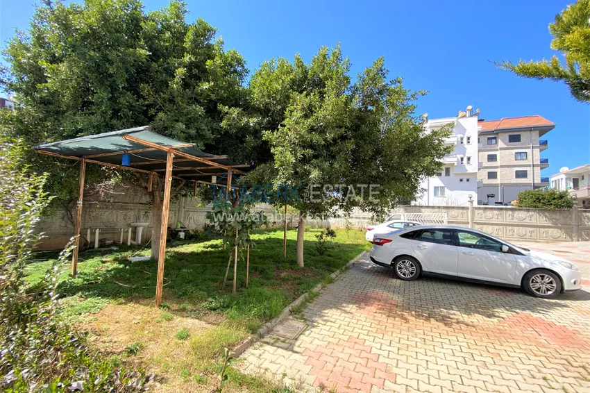 Umeblowane mieszkanie w dzielnicy Kestel z przeszklonym balkonem i widokiem na góry 5 