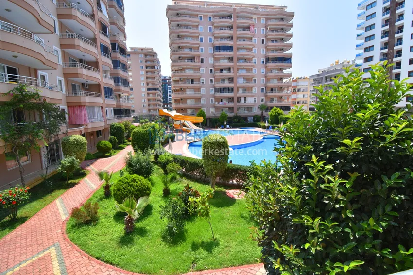 Apartament w Mahmutlarze z autorskim remontem, przeszklonymi balkonami i widokiem na morze 1 