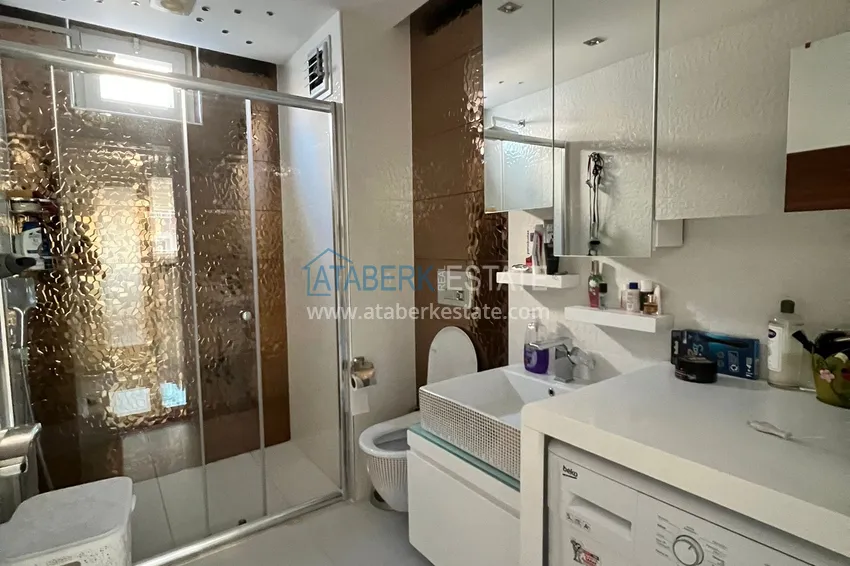 Kupuj  Umeblowany apartament 2+1 z widokiem na góry i morze, centrum Alanya Plaża Kleopatra 10 