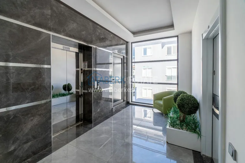 Dwupoziomowy penthouse 2+1 z meblami w obszarze otwartym na zezwolenia na pobyt, centrum Alanya 15 