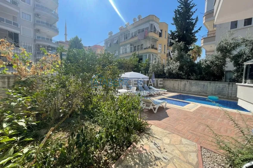 Dwupoziomowy penthouse 5+1 w centrum plaży Alanya Kleopatra 5 