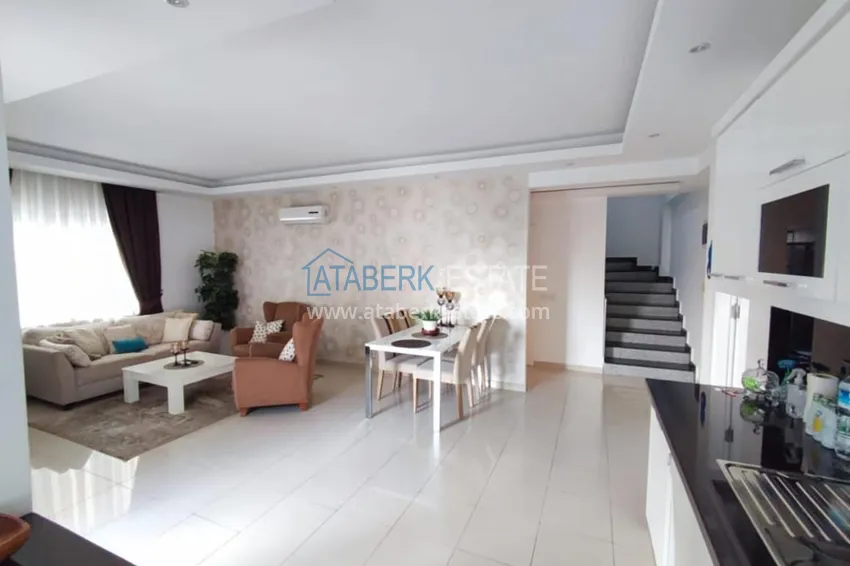 Kupuj  Dwupoziomowy penthouse 5+1 w centrum plaży Alanya Kleopatra 5 