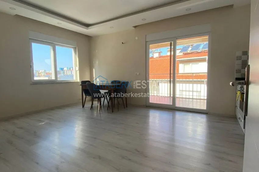 Kupuj  Przestronny dwupoziomowy penthouse z 3 sypialniami i meblami w Gazipasa 21 