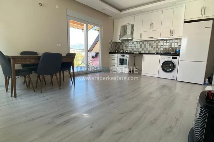 Kupuj  Przestronny dwupoziomowy penthouse z 3 sypialniami i meblami w Gazipasa 22 