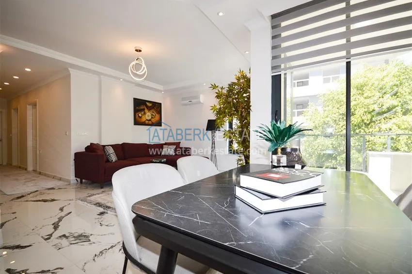 Kupuj  Odnowiony apartament 2+1 z nowymi meblami i widokiem na morze - centrum Alanyi, 1 wybrzeże, plaża Kleopatra 8 