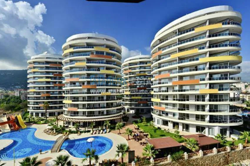 Apartament 1+1 z meblami i widokiem na morze w dzielnicy Cikcilli, Alanya 1 
