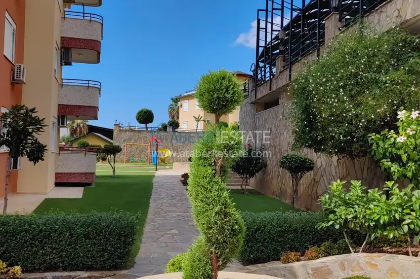 Panoramiczny apartament z dwiema sypialniami i meblami, przeszklony balkon w Mahmutlar 11 