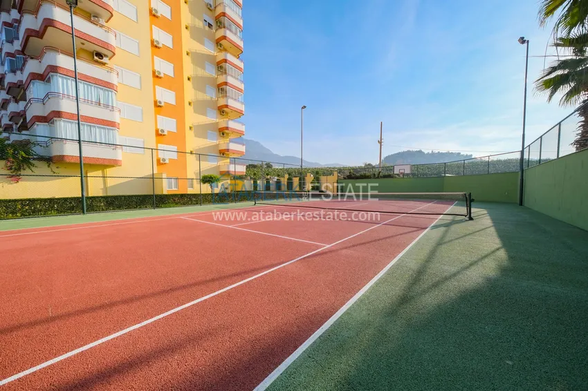 Panoramiczny apartament z dwiema sypialniami i meblami, przeszklony balkon w Mahmutlar 16 