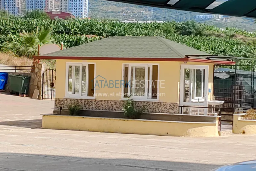 Panoramiczny apartament z dwiema sypialniami i meblami, przeszklony balkon w Mahmutlar 19 