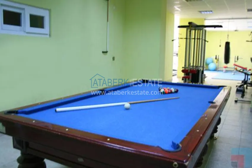 Panoramiczny apartament z dwiema sypialniami i meblami, przeszklony balkon w Mahmutlar 22 
