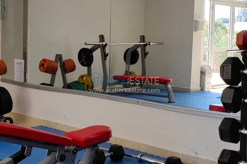 Panoramiczny apartament z dwiema sypialniami i meblami, przeszklony balkon w Mahmutlar 23 