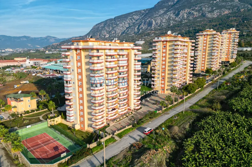 Panoramiczny apartament z dwiema sypialniami i meblami, przeszklony balkon w Mahmutlar 2 
