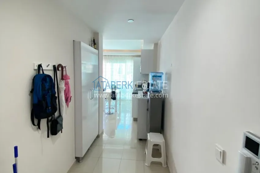 Kupuj  Dwupoziomowy penthouse 3+1 z meblami i przeszklonym balkonem w okolicy Oba. Nieruchomość na zezwolenie na pobyt  1 