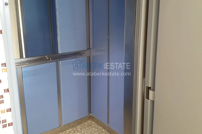 Panoramiczny apartament z dwiema sypialniami i meblami, przeszklony balkon w Mahmutlar 27 