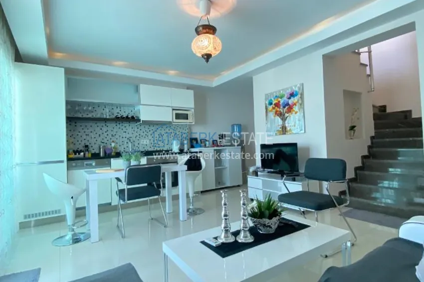Kupuj  Dwupoziomowy penthouse 3+1 z meblami i przeszklonym balkonem w okolicy Oba. Nieruchomość na zezwolenie na pobyt  3 