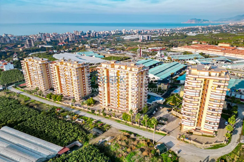 Panoramiczny apartament z dwiema sypialniami i meblami, przeszklony balkon w Mahmutlar 4 