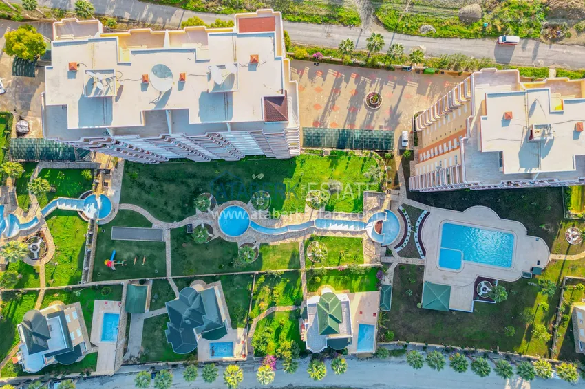 Panoramiczny apartament z dwiema sypialniami i meblami, przeszklony balkon w Mahmutlar 5 