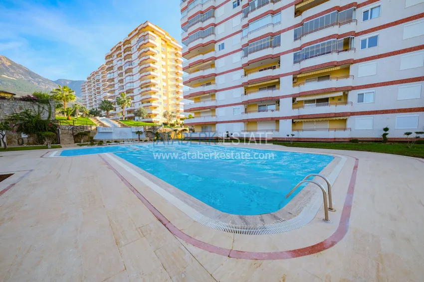 Panoramiczny apartament z dwiema sypialniami i meblami, przeszklony balkon w Mahmutlar 8 