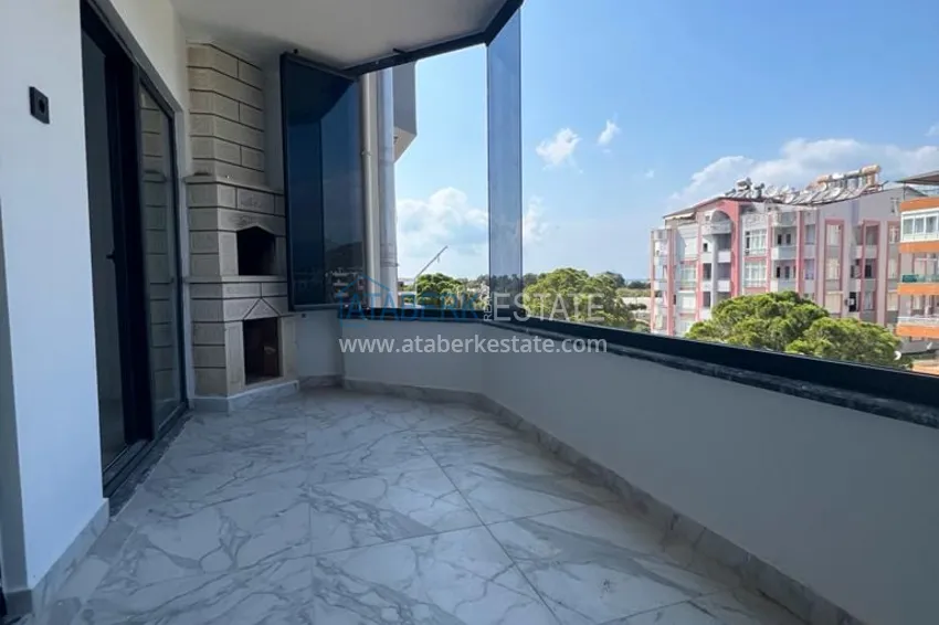 Kupuj Mieszkanie miejskie z przeszklonym balkonem po remoncie w Gazipasa 9