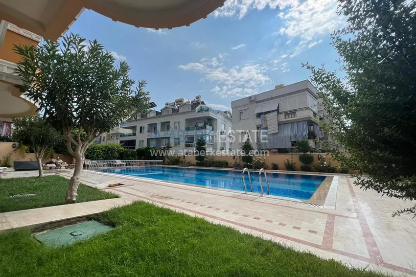Apartament 2+1 z meblami, przeszklonym balkonem i widokiem na morze, centrum Alanya 1 