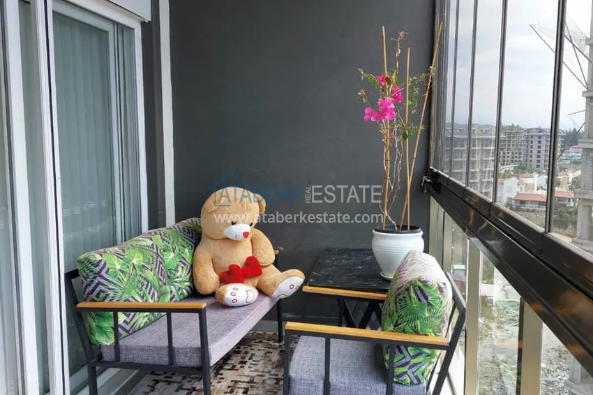 Kupuj Apartament pod klucz z 1 sypialnią i przeszklonym balkonem w Alanya w dzielnicy Avsallar. Dostępna jest rata 11