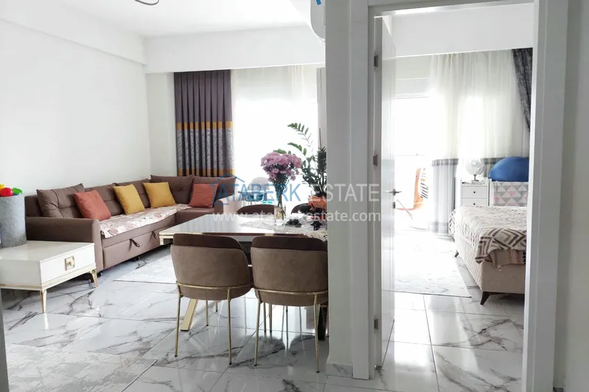 Kupuj Apartament pod klucz z 1 sypialnią i przeszklonym balkonem w Alanya w dzielnicy Avsallar. Dostępna jest rata 3