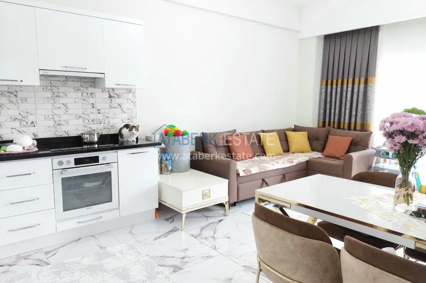 Kupuj Apartament pod klucz z 1 sypialnią i przeszklonym balkonem w Alanya w dzielnicy Avsallar. Dostępna jest rata 4