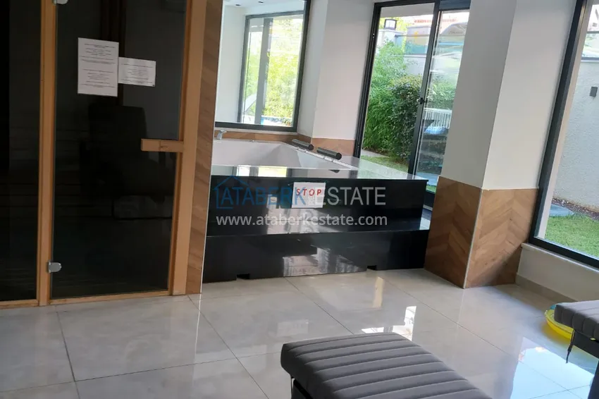 Luksusowy dwupoziomowy penthouse z designerskim remontem zaledwie 200 metrów od plaży Kleopatra 13 