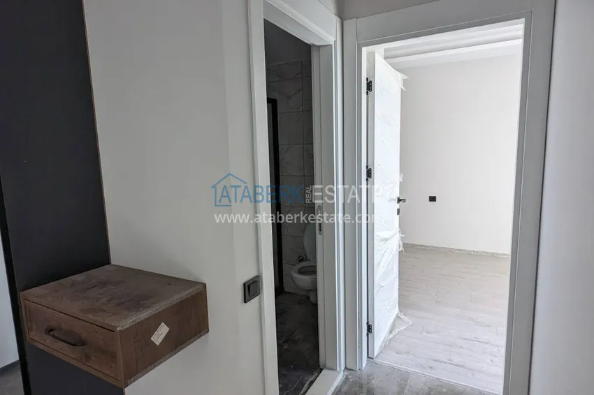 Kupuj  Apartament z jedną sypialnią z pięknym wykończeniem i widokiem na góry w dzielnicy Tomyuk, Mersin. Rata jest możliwa 12 