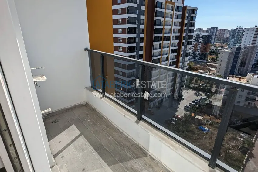 Kupuj  Apartament z jedną sypialnią z pięknym wykończeniem i widokiem na góry w dzielnicy Tomyuk, Mersin. Rata jest możliwa 16 