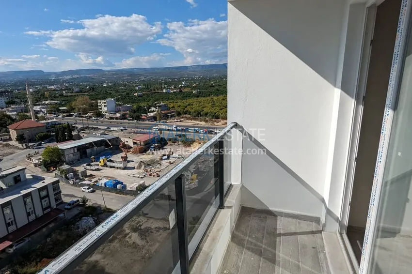Kupuj  Apartament z jedną sypialnią z pięknym wykończeniem i widokiem na góry w dzielnicy Tomyuk, Mersin. Rata jest możliwa 17 