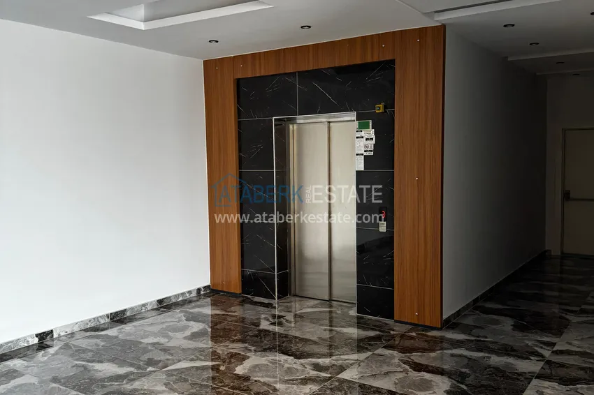 Apartament z jedną sypialnią z pięknym wykończeniem i widokiem na góry w dzielnicy Tomyuk, Mersin. Rata jest możliwa 25 