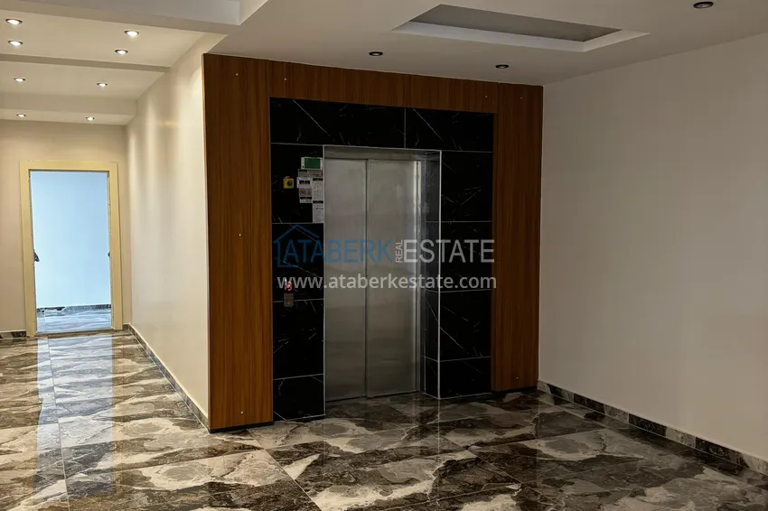 Apartament z jedną sypialnią z pięknym wykończeniem i widokiem na góry w dzielnicy Tomyuk, Mersin. Rata jest możliwa 26 