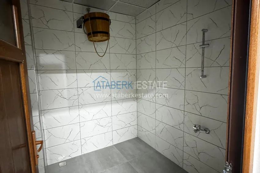 Apartament z jedną sypialnią z pięknym wykończeniem i widokiem na góry w dzielnicy Tomyuk, Mersin. Rata jest możliwa 35 