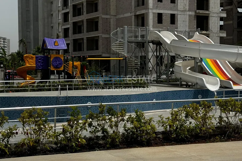 Apartament z jedną sypialnią z pięknym wykończeniem i widokiem na góry w dzielnicy Tomyuk, Mersin. Rata jest możliwa 7 