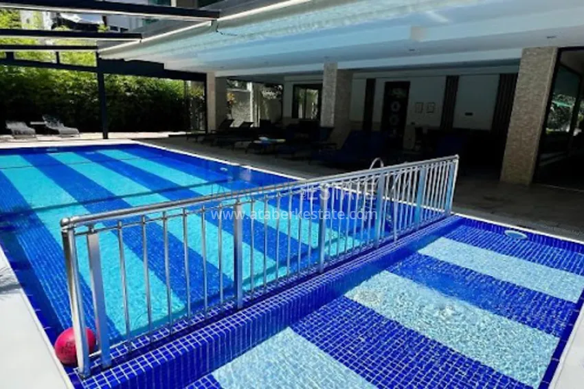 Luksusowy dwupoziomowy penthouse z designerskim remontem zaledwie 200 metrów od plaży Kleopatra 6 