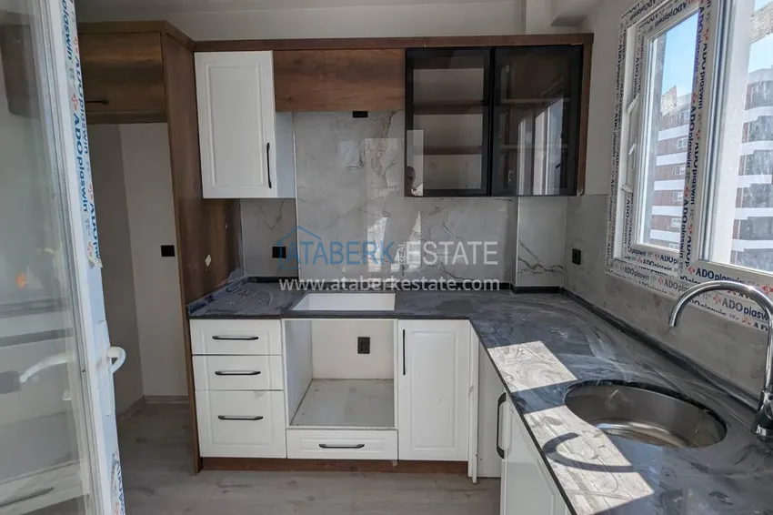 Kupuj  Apartament z jedną sypialnią z pięknym wykończeniem i widokiem na góry w dzielnicy Tomyuk, Mersin. Rata jest możliwa 5 