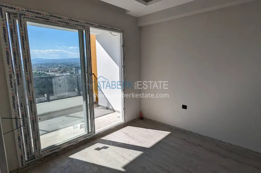 Kupuj  Apartament z jedną sypialnią z pięknym wykończeniem i widokiem na góry w dzielnicy Tomyuk, Mersin. Rata jest możliwa 6 