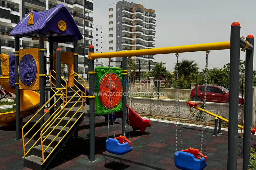 Apartament z jedną sypialnią z pięknym wykończeniem i widokiem na góry w dzielnicy Tomyuk, Mersin. Rata jest możliwa 9 